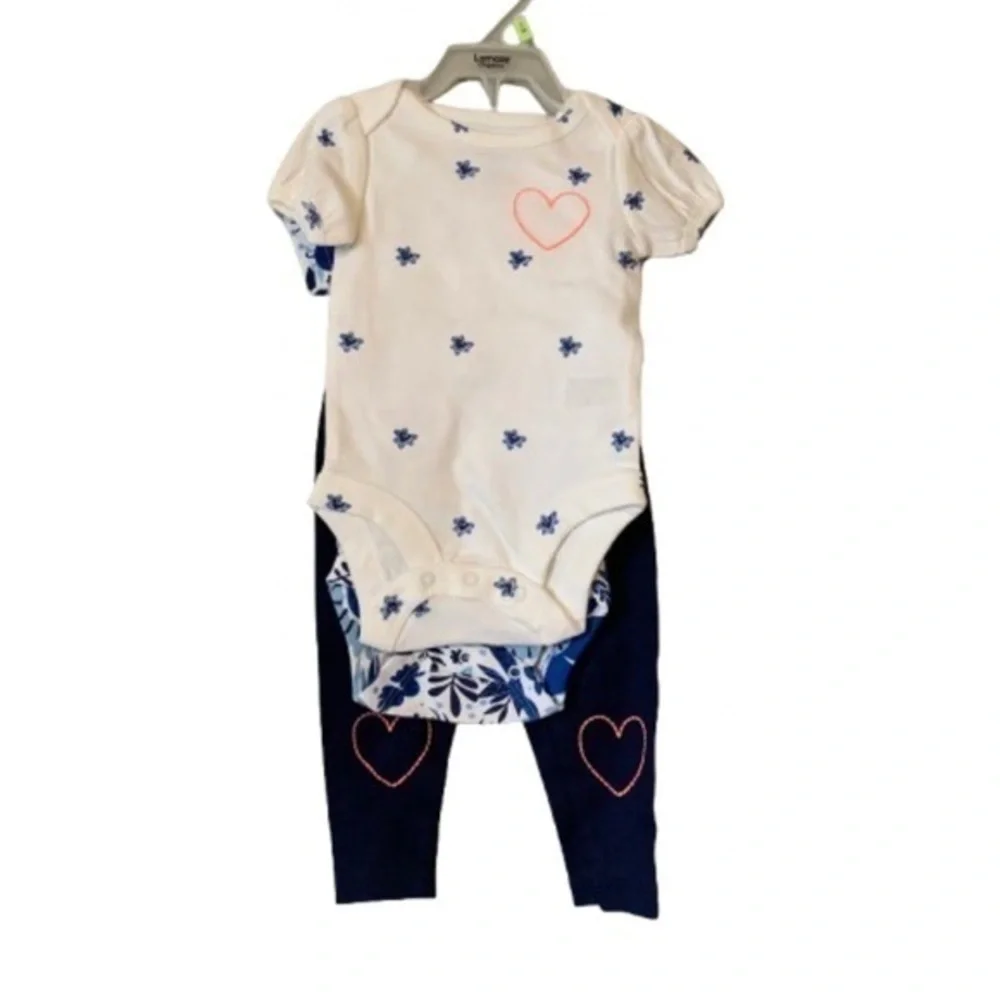 NWT. LAMAZE Baby 3 Piece Floral and Heart Set